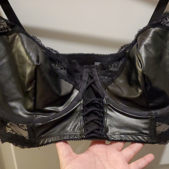 Torrid Faux leather Bralette-NWOT sold out online - Picture 4 of 7